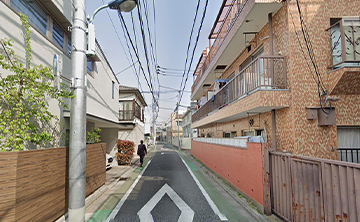 写真：マンション沿いの風景